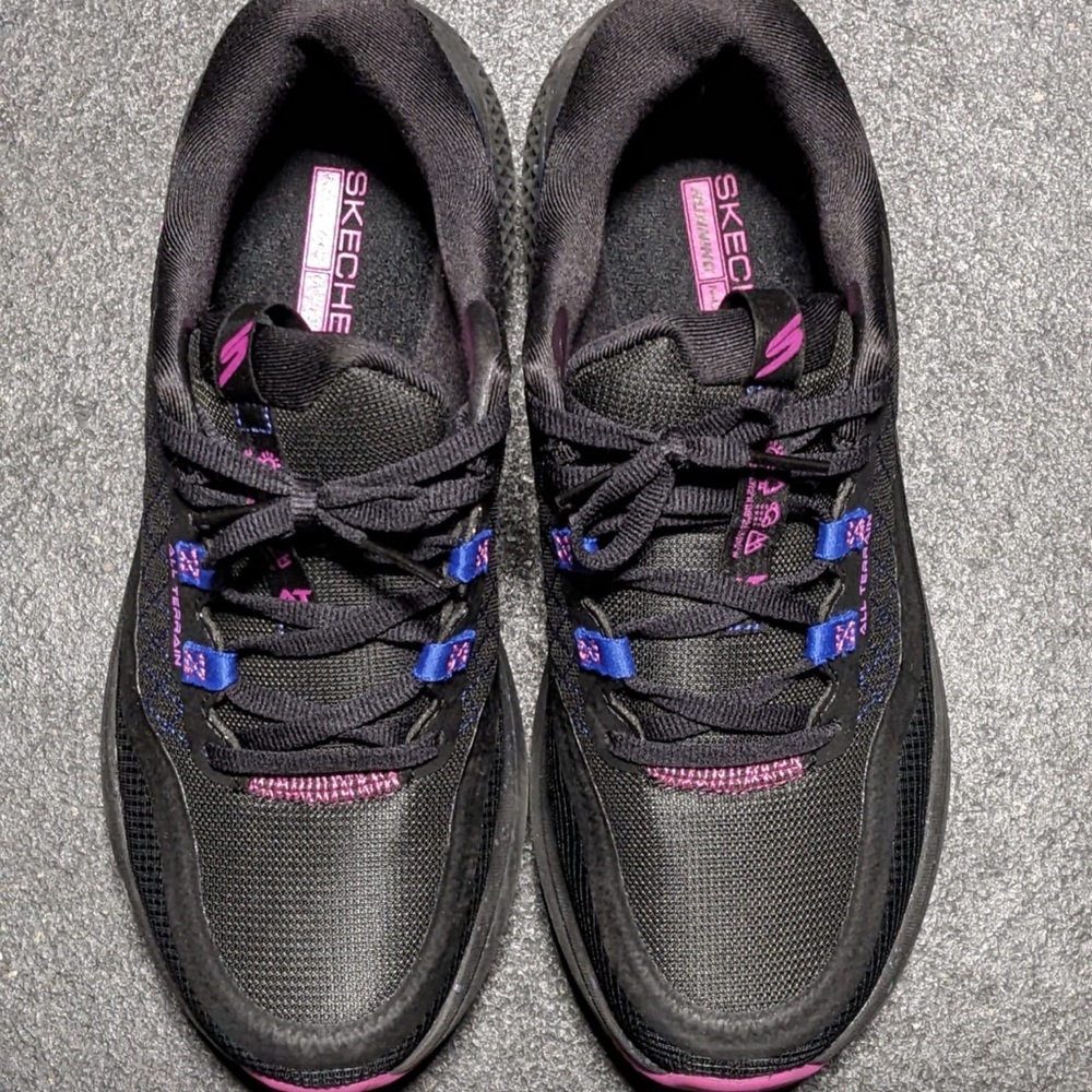 Skechers Black and Pink Sneakers
